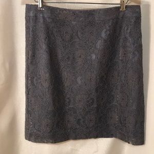 Size 4 embellish skirt l, great for the Holidays